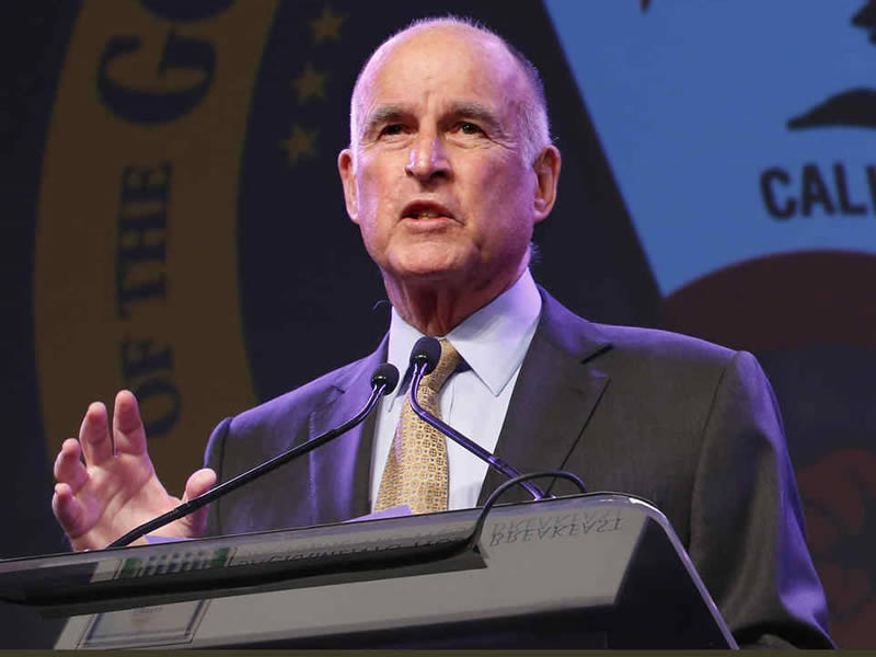 Gobernador de California promete proteger a los inmigrantes
