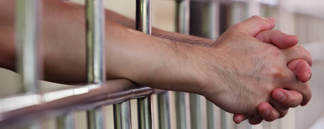 California revisará cadenas perpetuas de presos reincidentes no violentos con posibilidad de libertad condicional